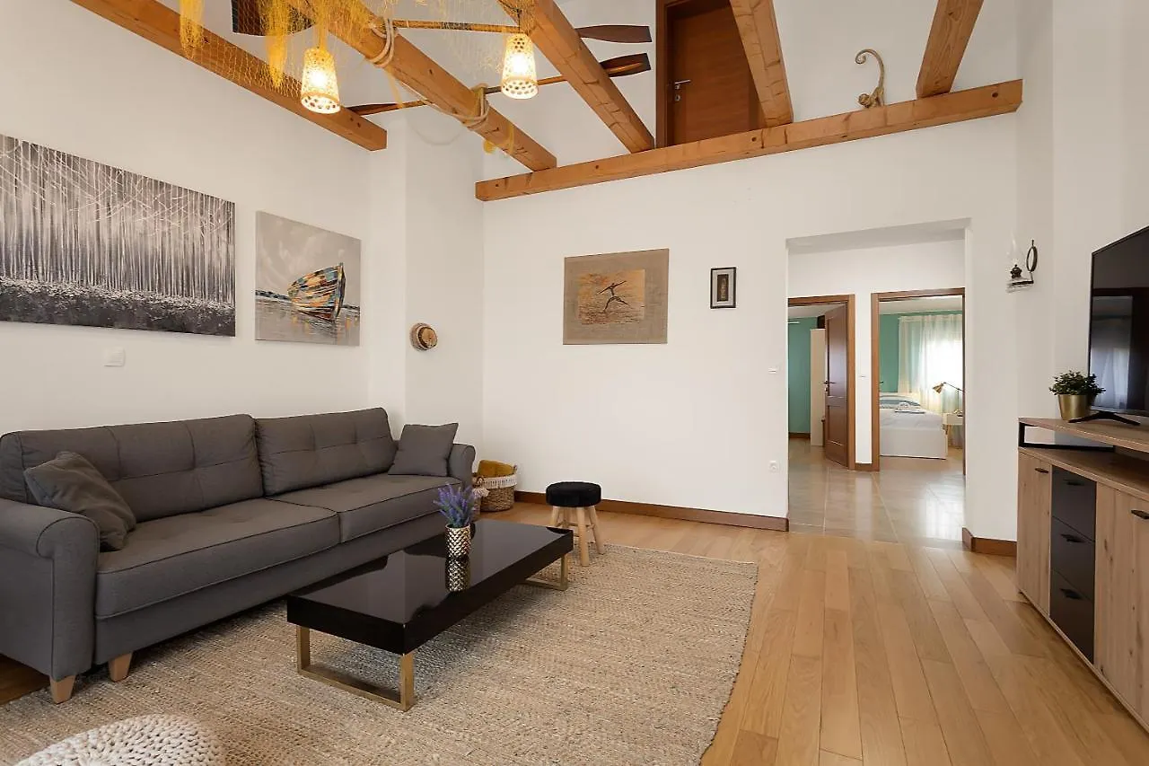 Apartments Cesare With Shared Pool Ližnjan Κροατία