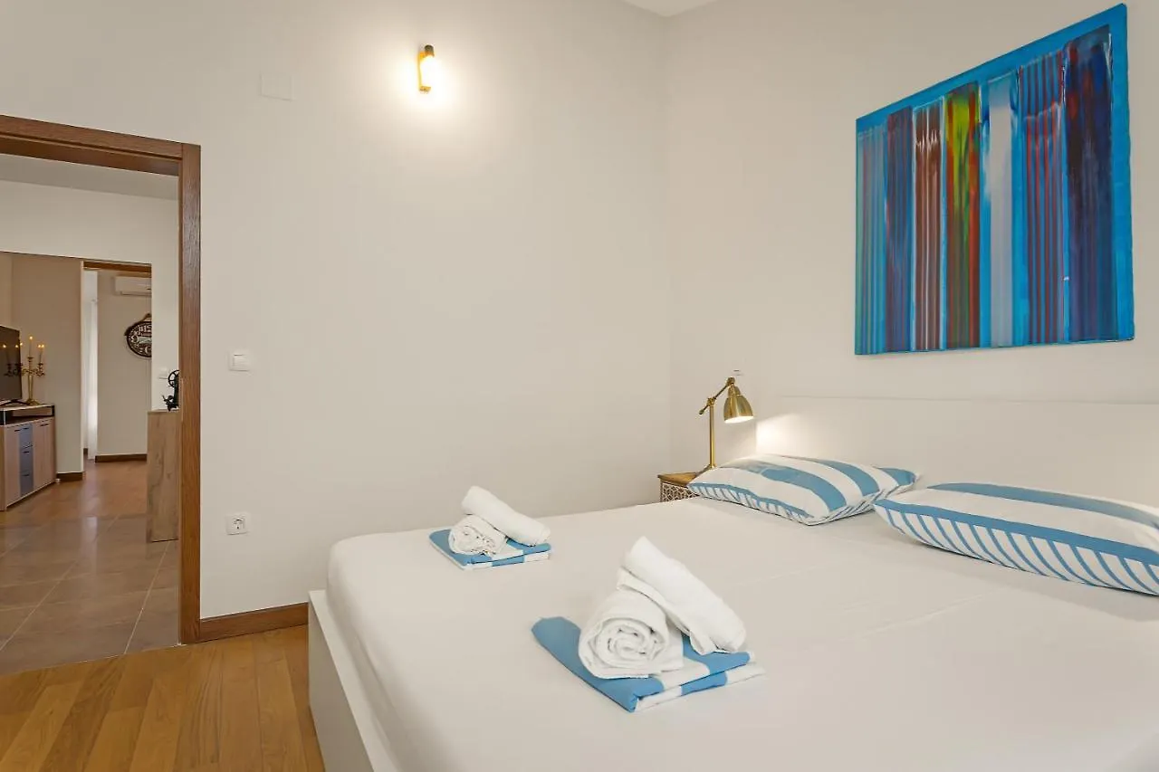 Apartments Cesare With Shared Pool Ližnjan Κροατία