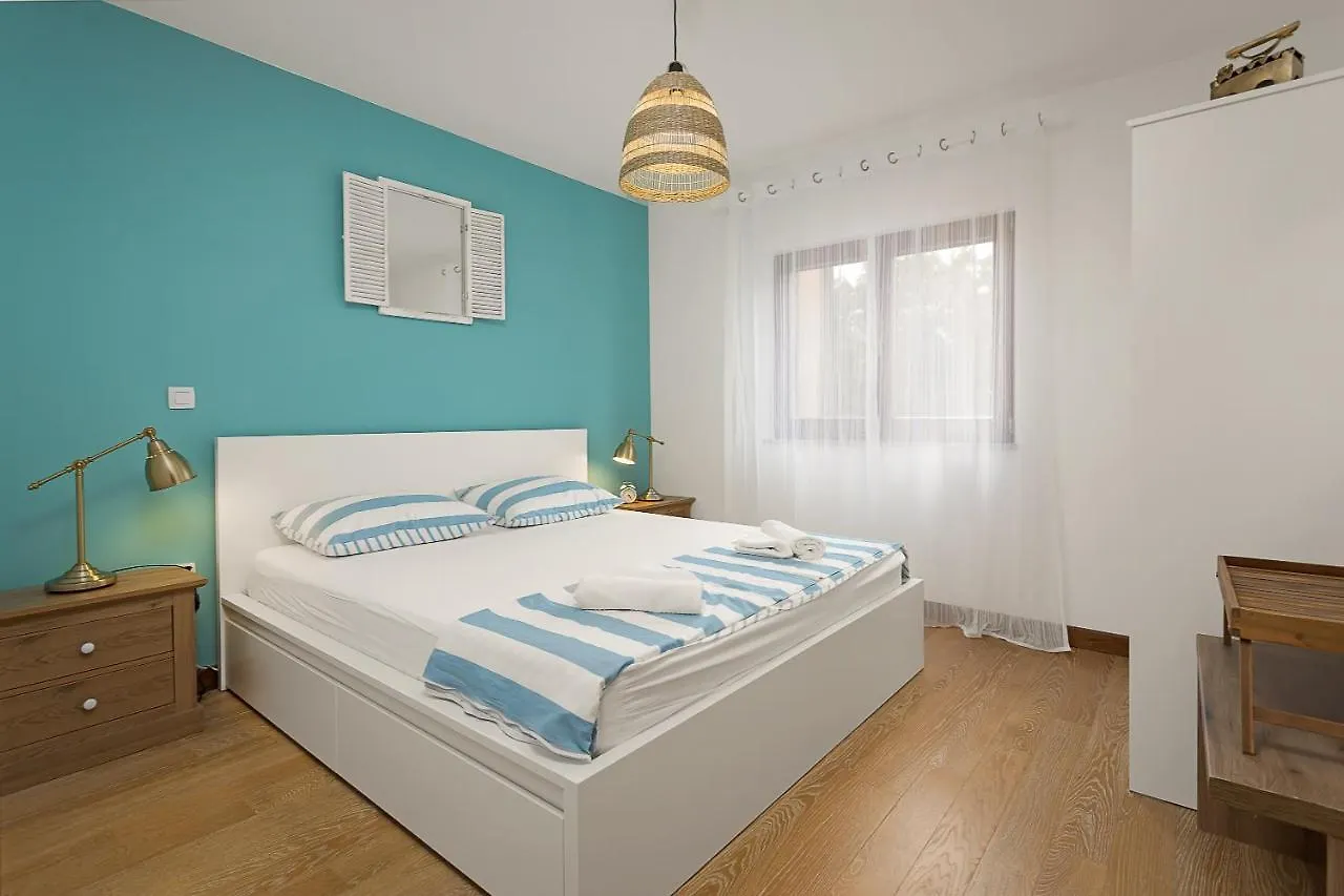 Apartments Cesare With Shared Pool Ližnjan Κροατία