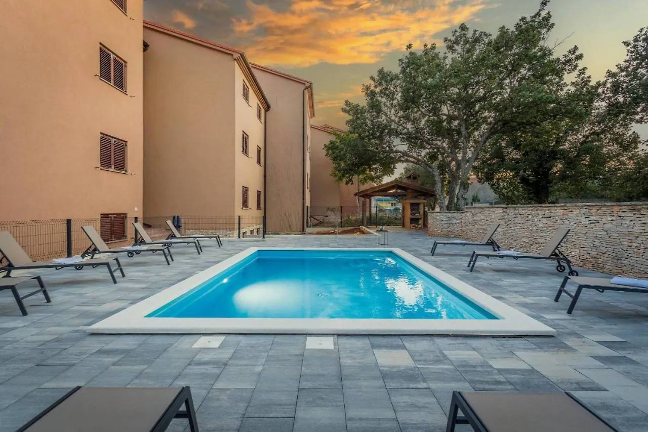 Apartments Cesare With Shared Pool Ližnjan 0*,  Κροατία