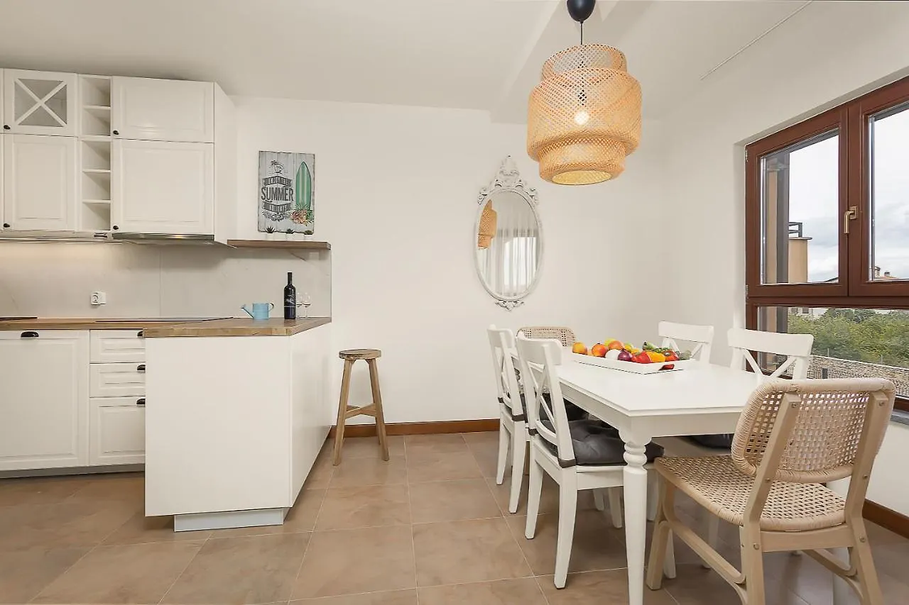 Apartments Cesare With Shared Pool Ližnjan