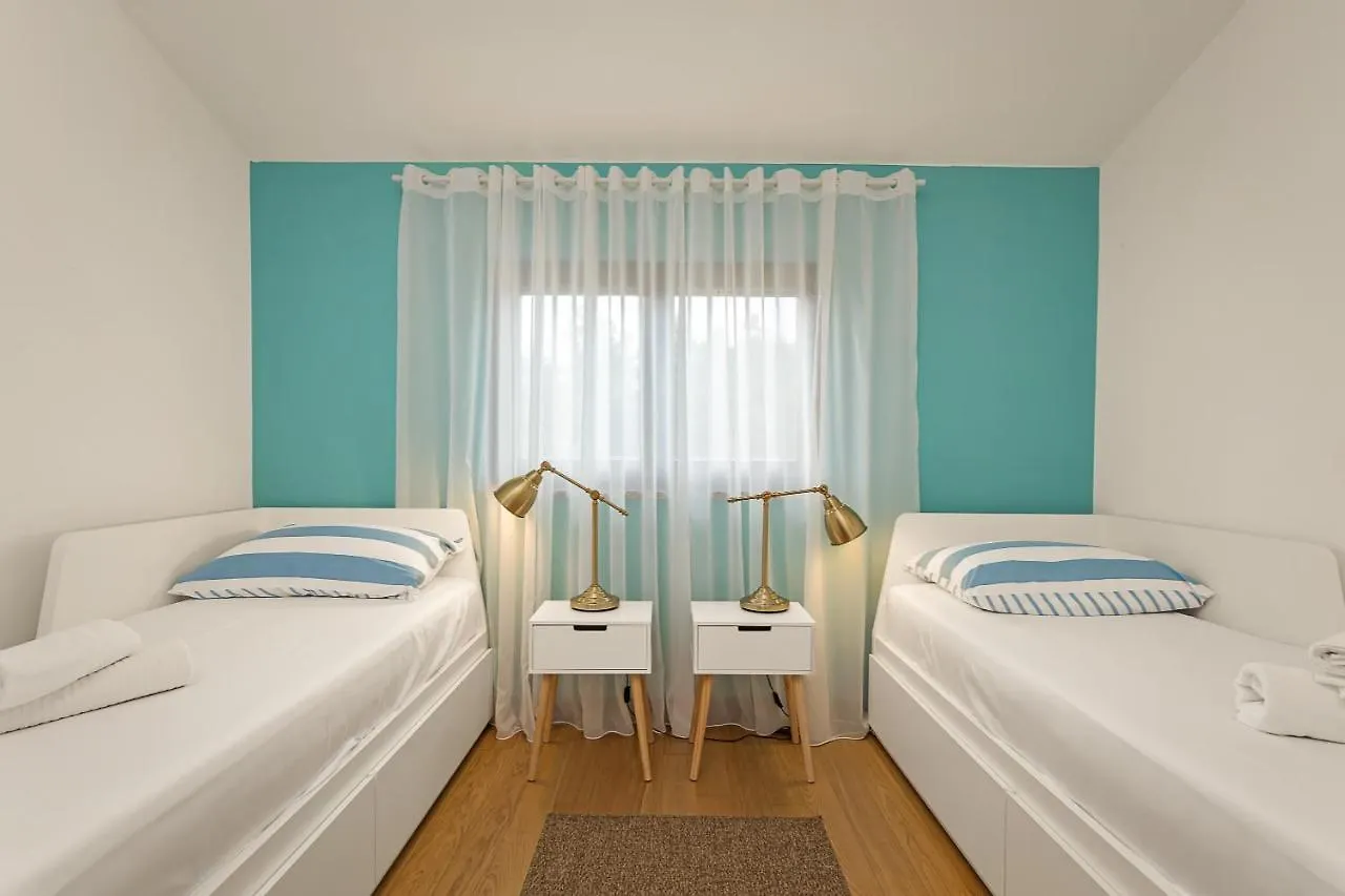 Apartments Cesare With Shared Pool Ližnjan