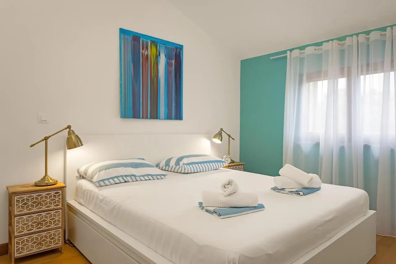 Apartments Cesare With Shared Pool Ližnjan